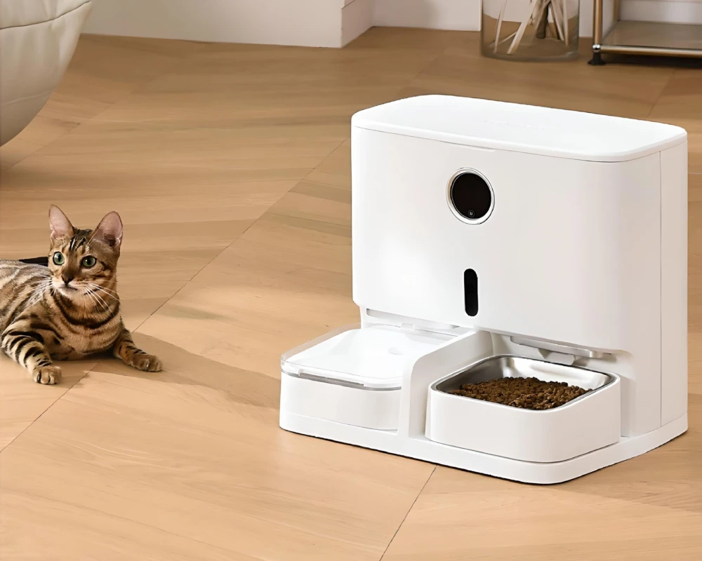 smart pet feeder with camera